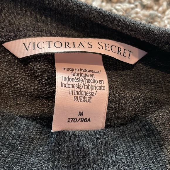 Victoria’s Secret Braided Sleeve Pullover Sweater.  Size Medium - Picture 4 of 4